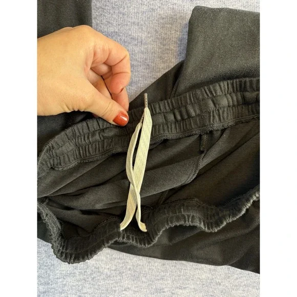 Vuori Villa Cargo Joggers Black Sz Medium women's - Picture 9 of 14